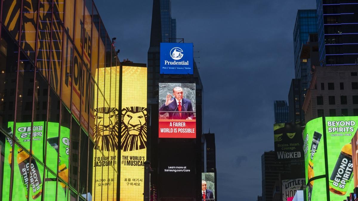 Cumhurbakan Erdoan'n sz Times Meydan'nda