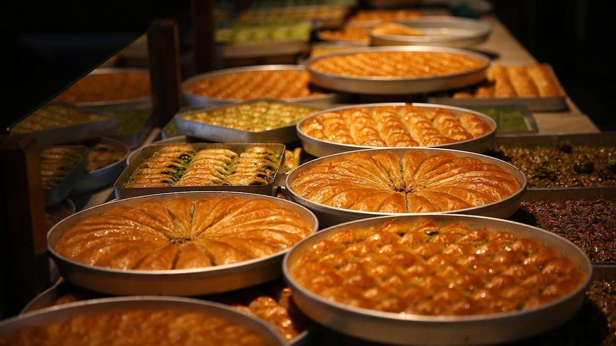 Baklavada gda boyas skandal... Bakanlk tek tek ifalad 
