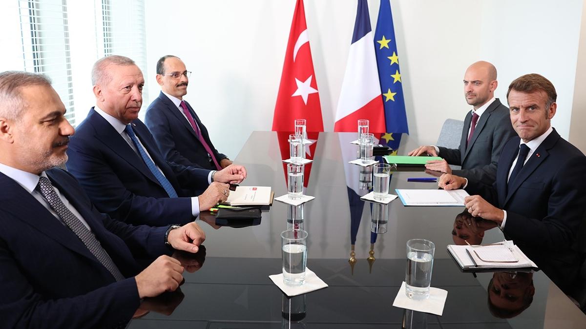 Cumhurbakan Erdoan ile Macron arasnda glmseten diyalog... ''yi olduu zamanlar da oluyor demek ki''