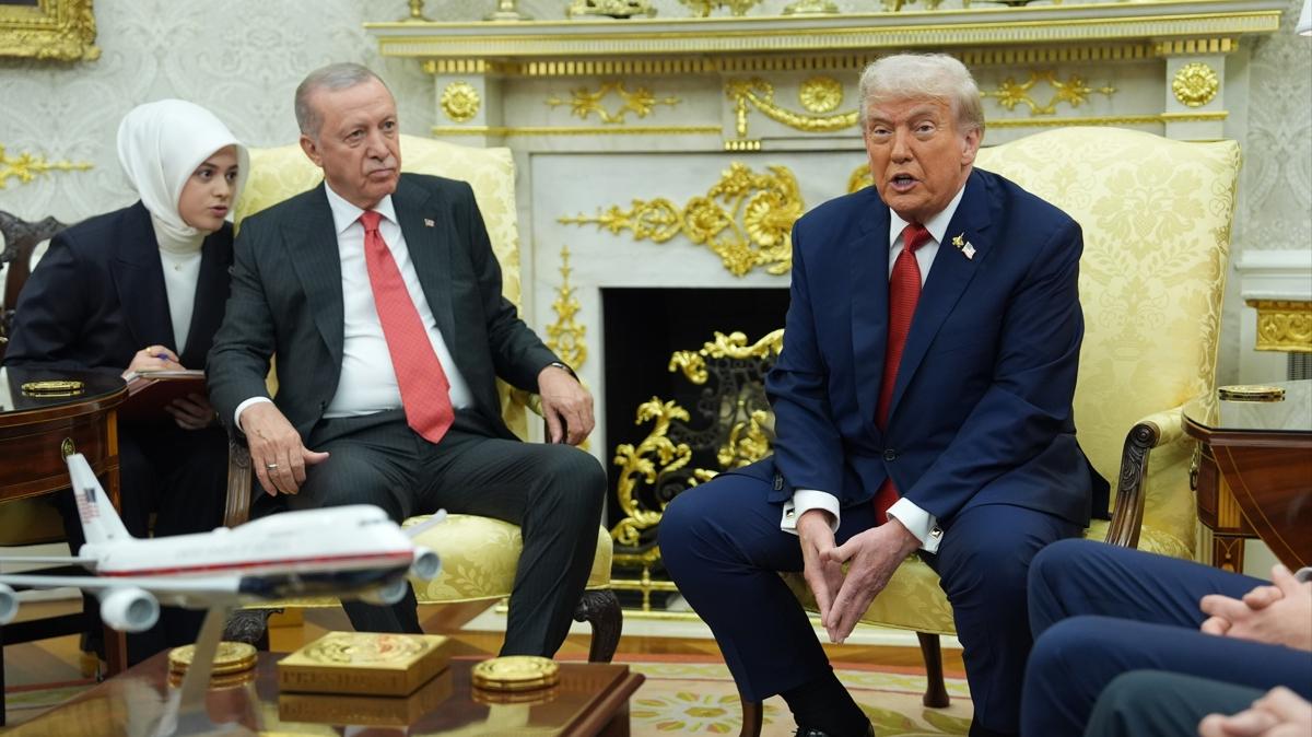 Grmeye byle kt! Trump'n yakasnda dikkat eken detay