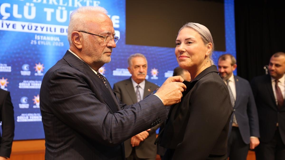 AK Parti'ye getiler! Rozetlerini Elita takt