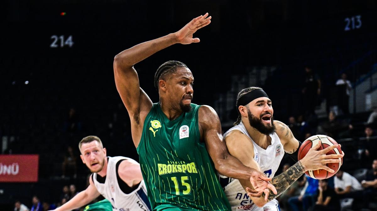 Anadolu Efes lige galibiyetle balad