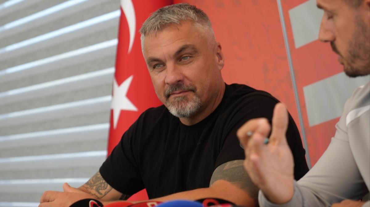 Thomas Reis: Trk futbolunu baarl bir ekilde temsil etmek istiyoruz