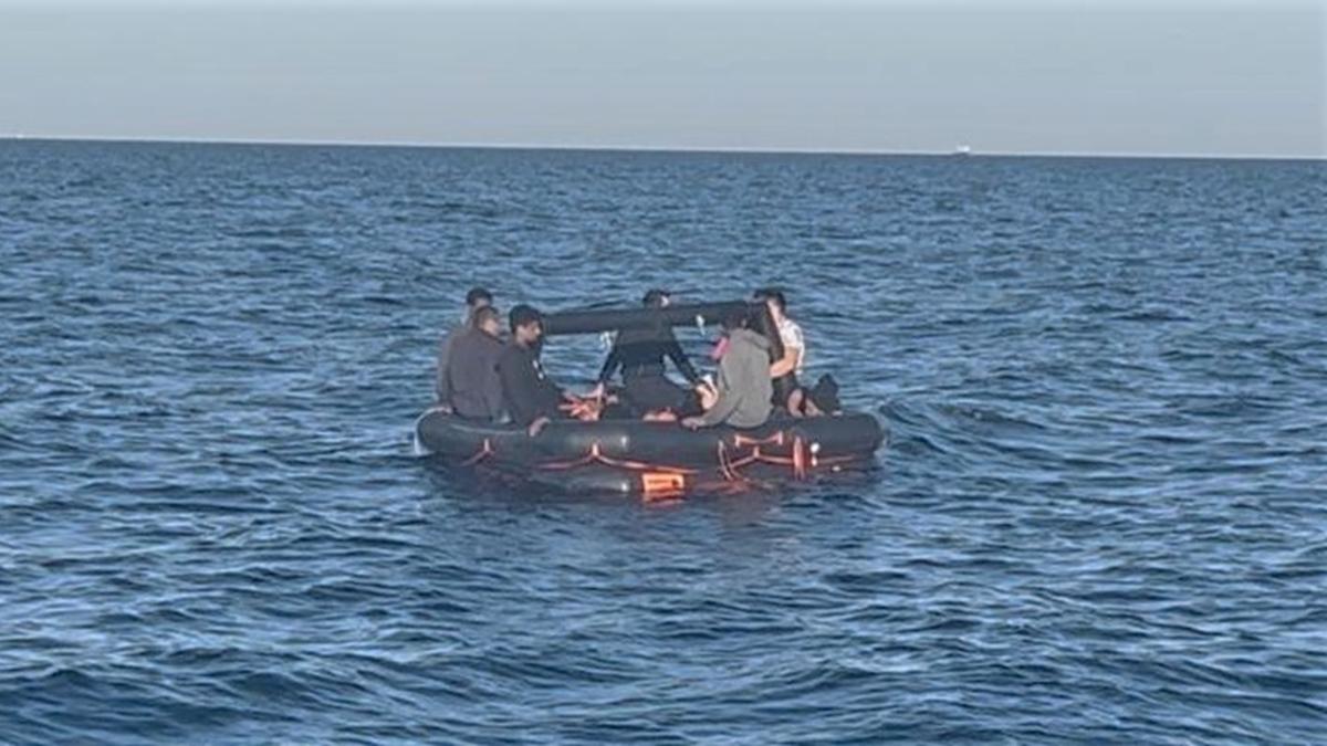 Yunanistan gmenleri lme terk etti... Trk kara sularna geri itildiler