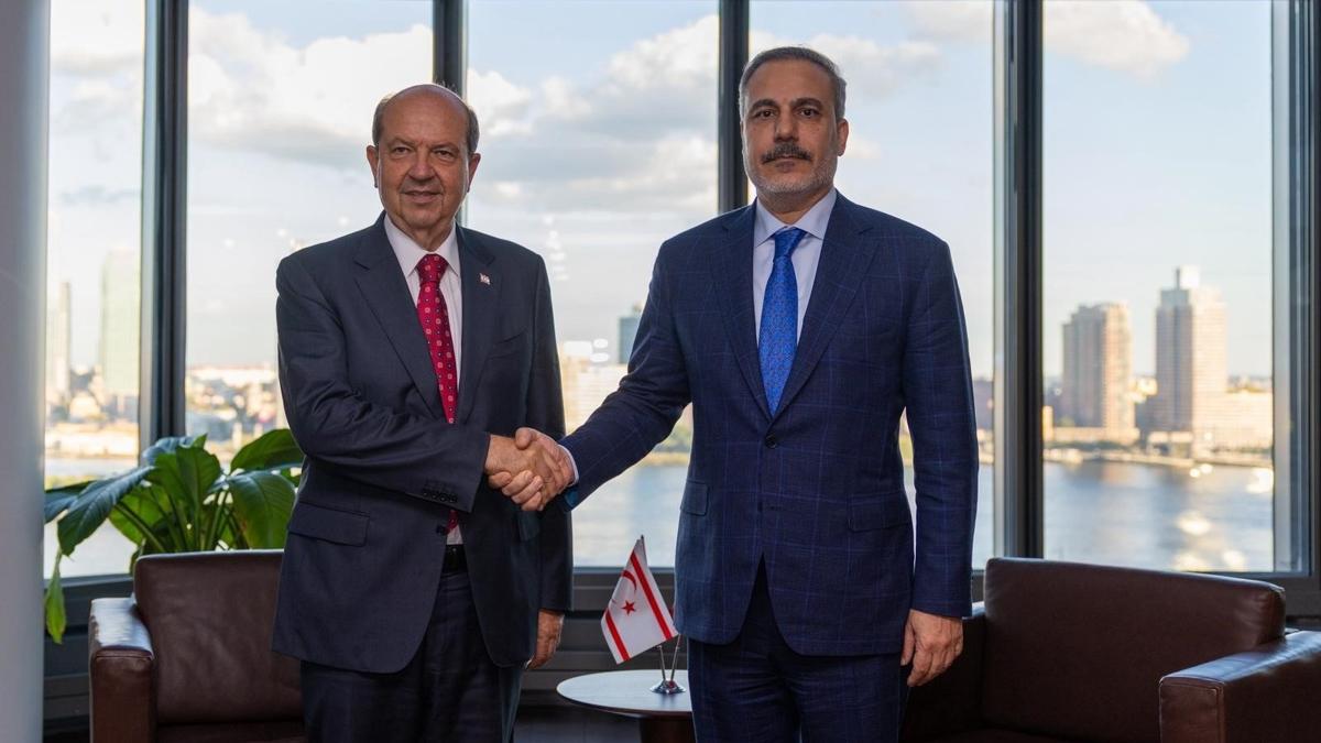 Bakan Fidan, KKTC Cumhurbakan Tatar ile grt 