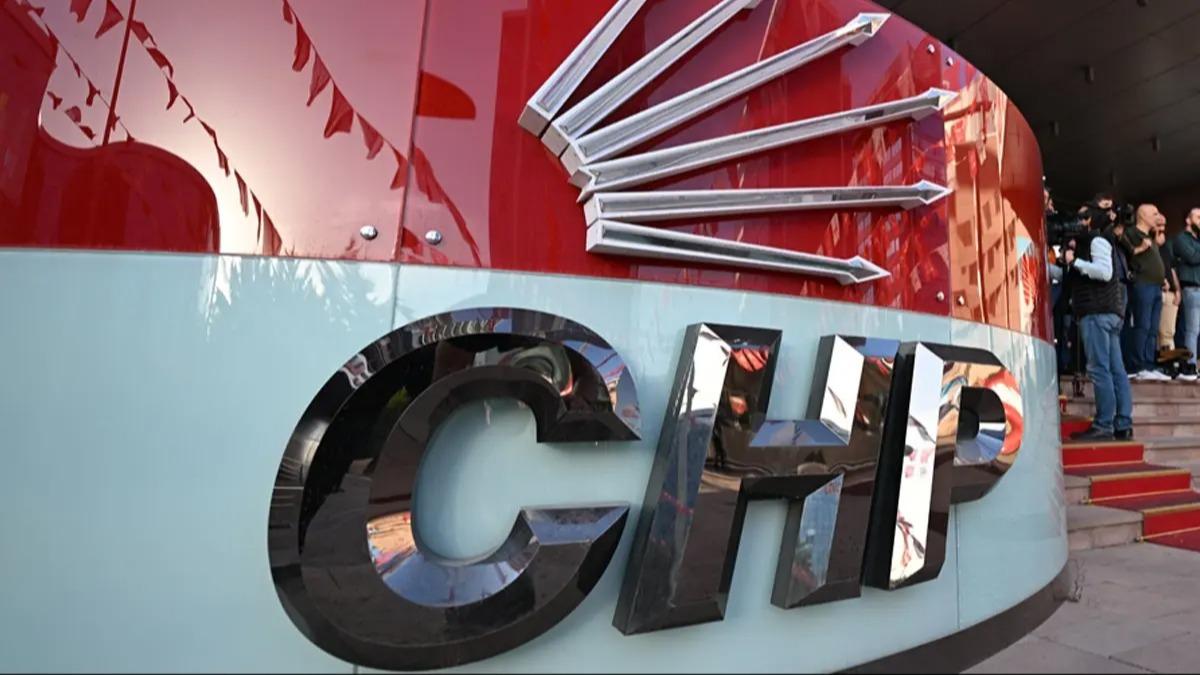 CHP'de sular durulmuyor! Zehir zemberek szlerle istifa etti