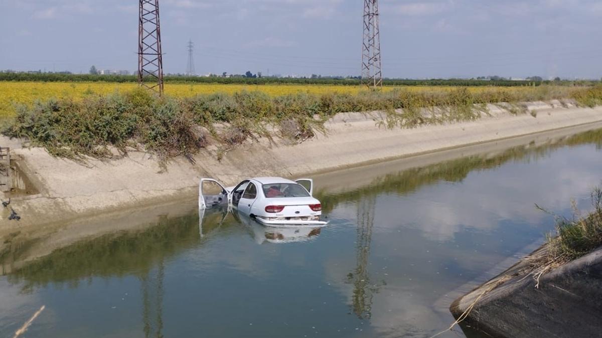 Adana'da otomobil sulama kanalna devrildi: 1 can kayb