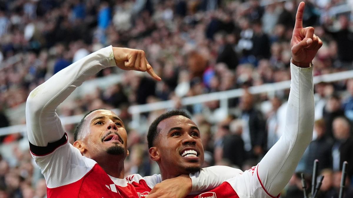 Arsenal, Newcastle United' son dakikada devirdi