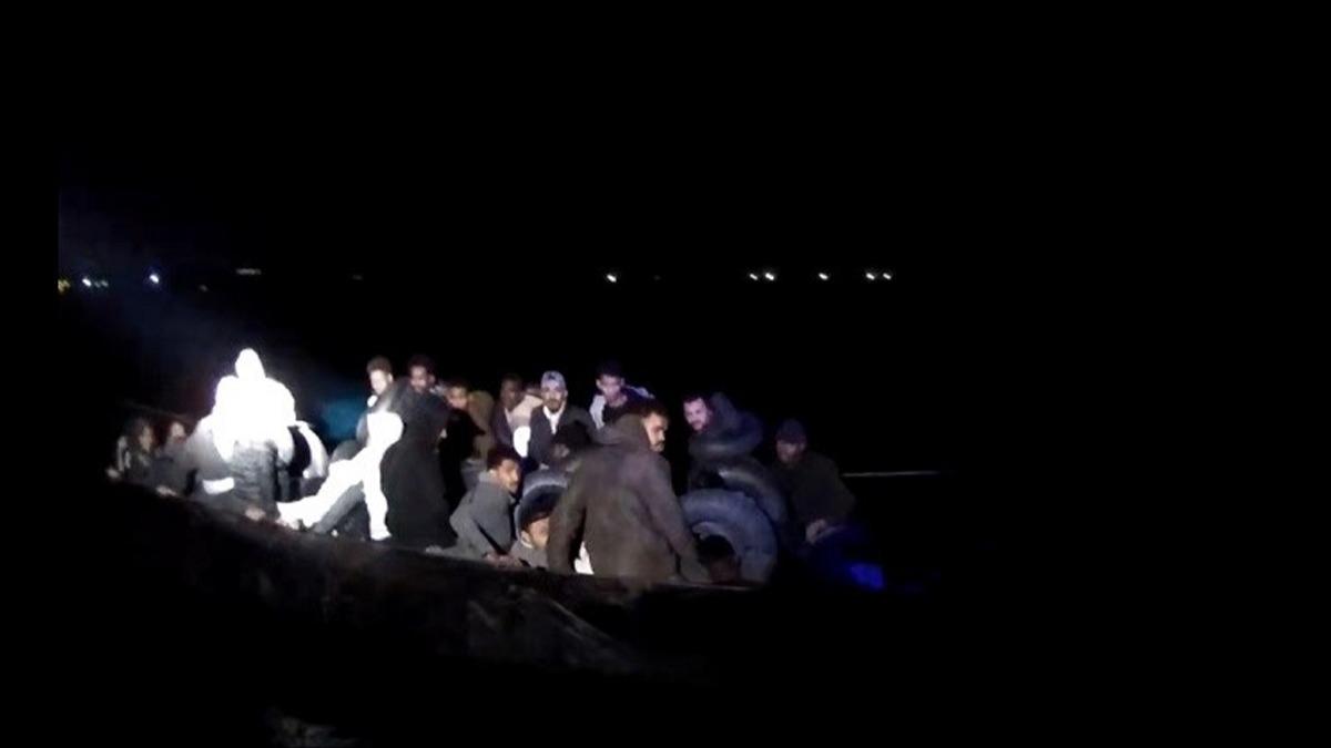 zmir aklarnda gmen operasyonu: 56 kii yakaland