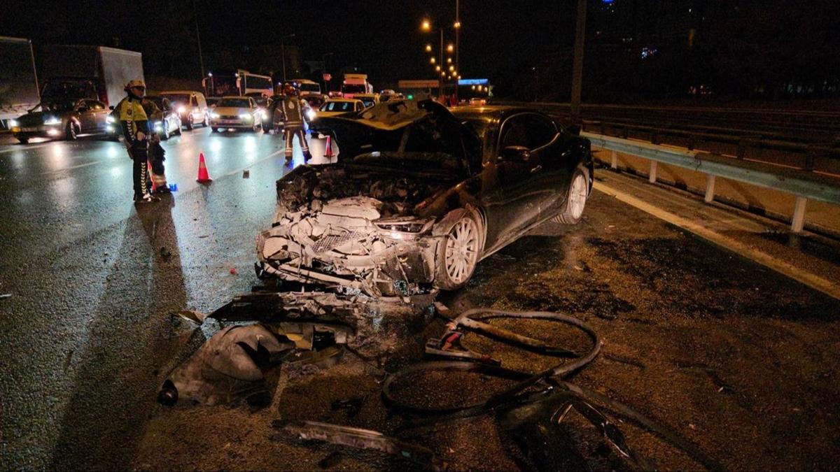 Sultangazi'de kaza yapan src otomobilini brakp kat