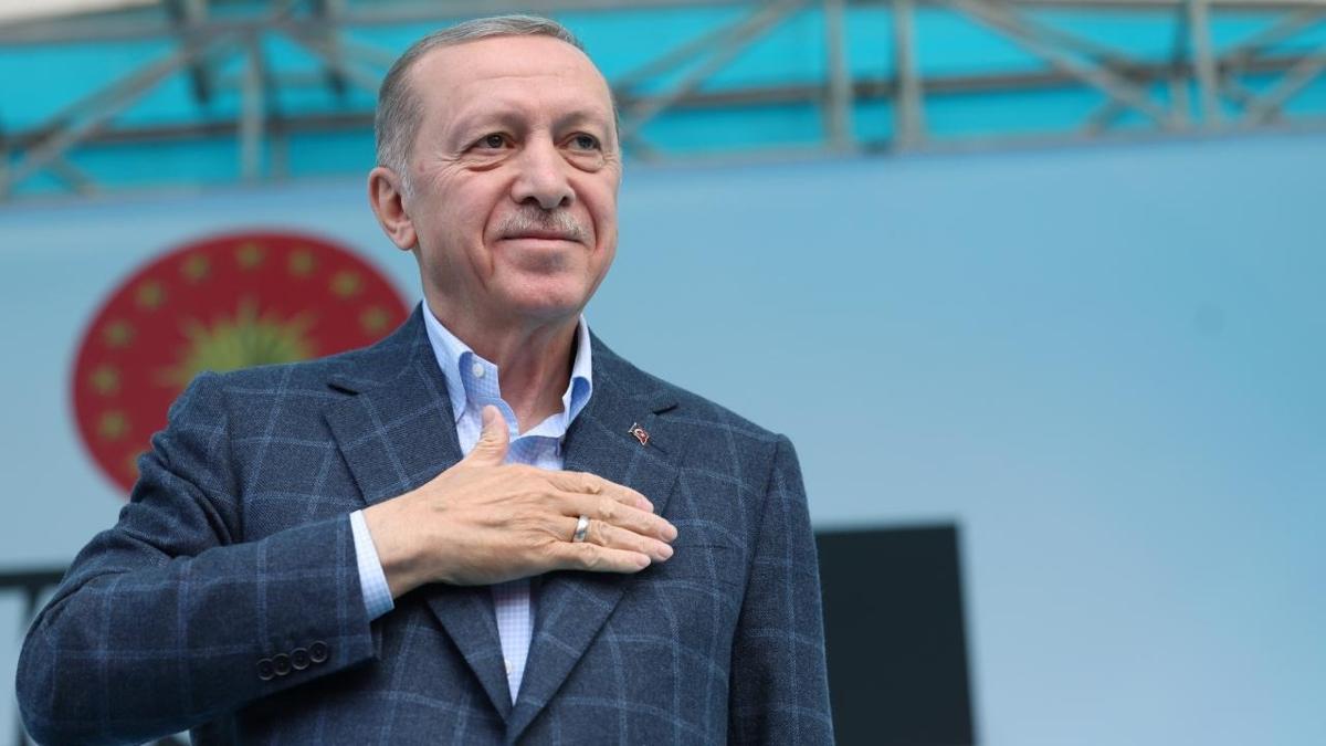 Avrupa'daki ankette Trump ve Putin geride kald! Bakan Erdoan en beenilen lider oldu