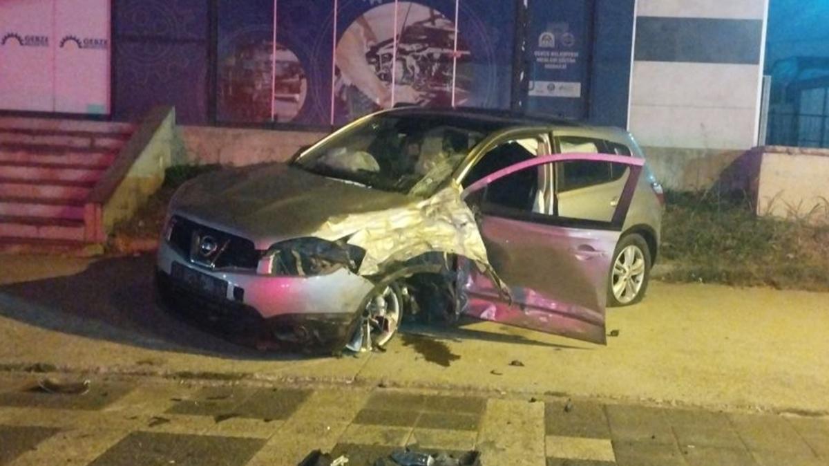 Kocaeli'de iki otomobil arpt: 2 yaral