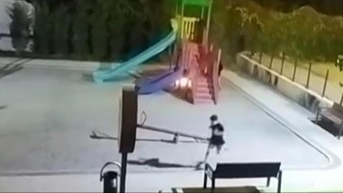 Mahalle akna dnd: ocuklar oyun parkn atee verdi
