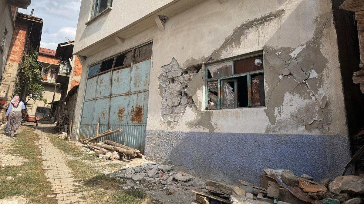 Simav beik gibi sallanyor! 10 saat iinde 100'n zerinde deprem