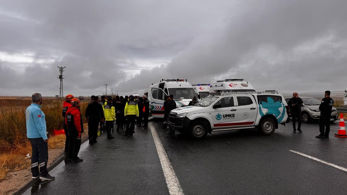 Aksaray'da yrek yakan kaza! 2 asker ehit, 1 sivil ld