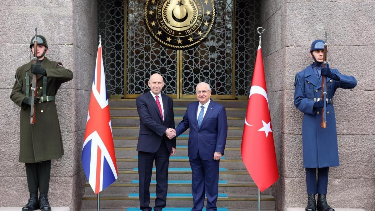 Bakan Gler, ngiliz mevkidayla grt 