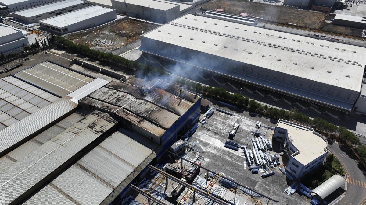 elik konstrksiyon fabrikasnda yangn: Binada hasar olutu 