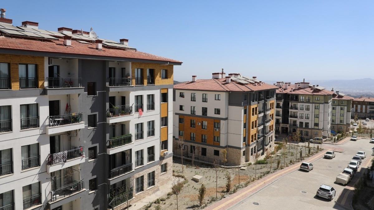Depremzede ift yeni yuvalarna yerleti: Adeta ''ikinci baharlarn'' yayorlar 