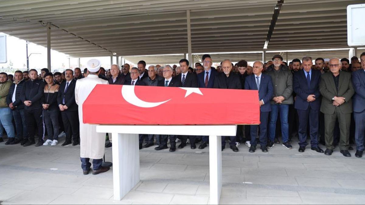 air ve yazar Yavuz Blent Bakiler topraa verildi! Mekke ve Karaba'dan getirilen topraklar serpildi