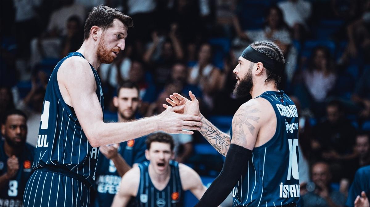 Anadolu Efes, EuroLeague'e galibiyetle balad