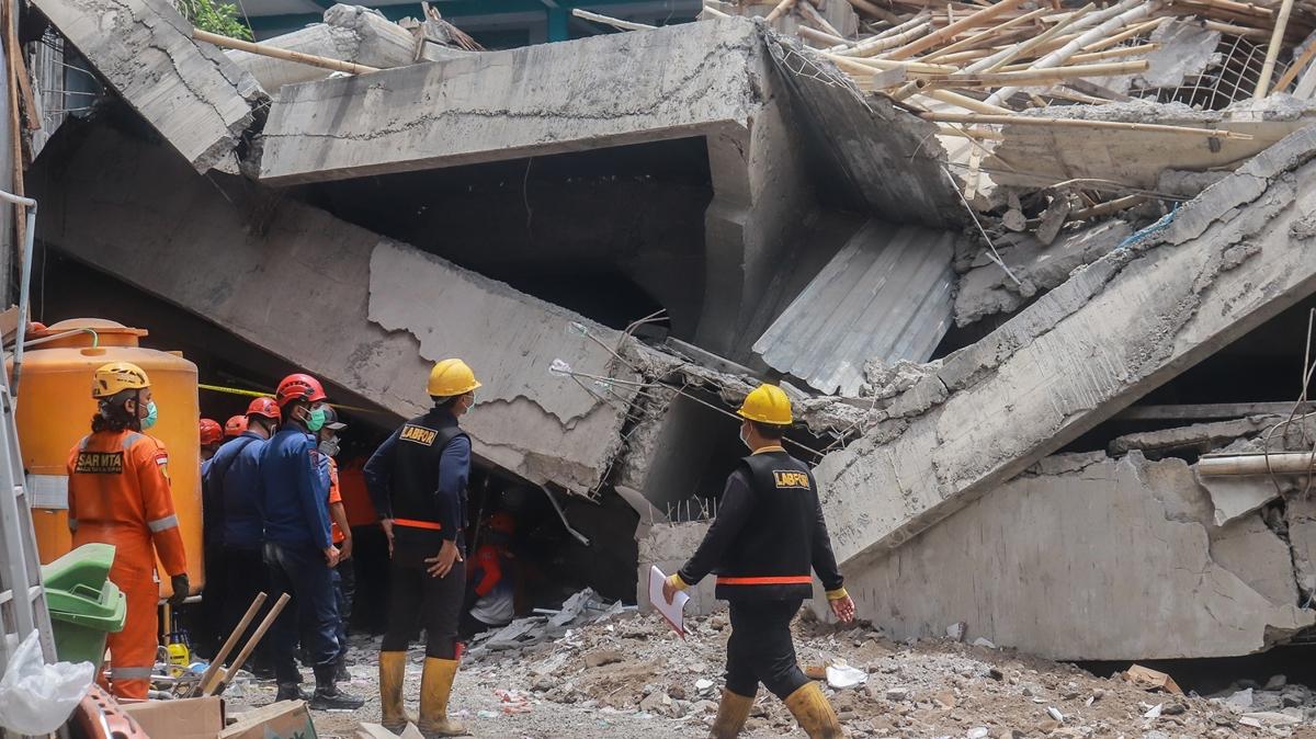 Endonezya'da okul facias: 38 kii enkaz altnda