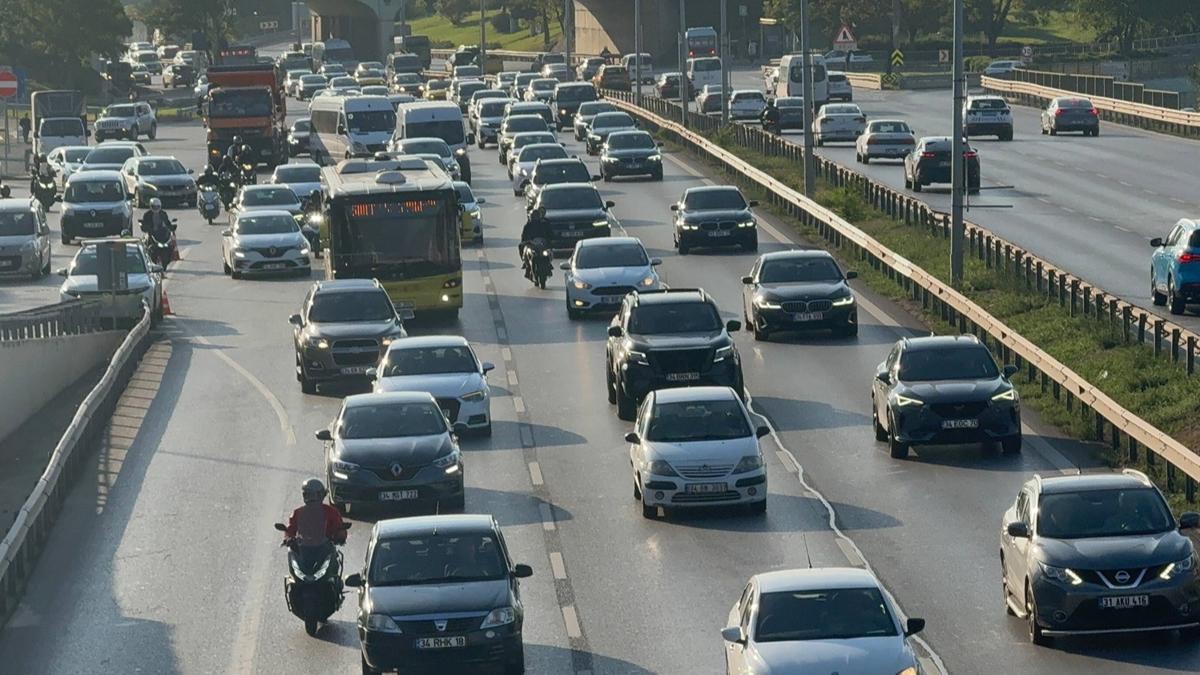 Srcler glkle ilerliyor! stanbul'da sabah trafii ilesi
