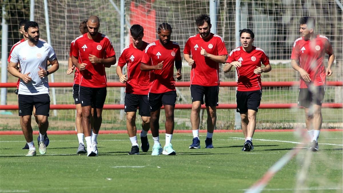 Antalyaspor'un konuu aykur Rizespor