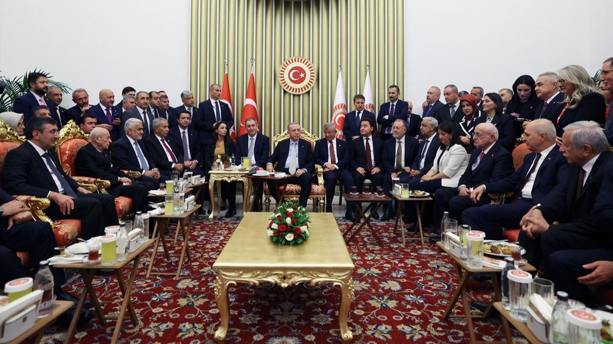 Cumhurbakan Erdoan, TBMM'de parti lideriyle bulutu 