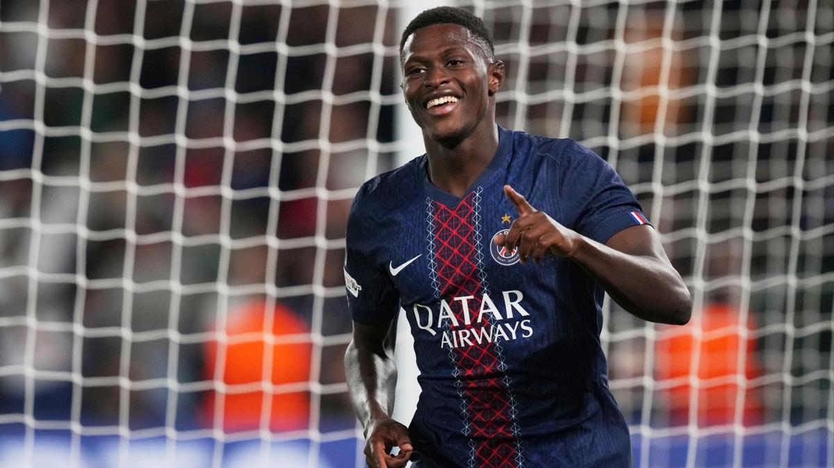 Luis Enrique'den Nuno Mendes'e vg: Sahada inanlmazd