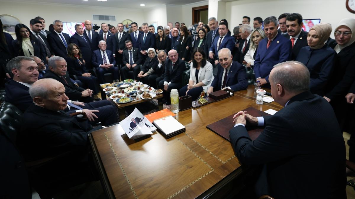 Bu fotoraf karesi CHP'yi rahatsz etti! AK Parti Szcs elik: Devlet hayatmz iin kymetlidir