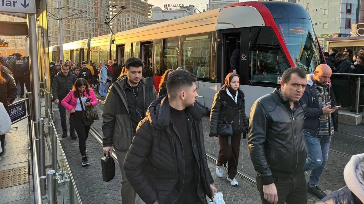 Ara kazas tramvay seferlerini aksatt: Seferler Kabata-Soanl arasnda yaplacak