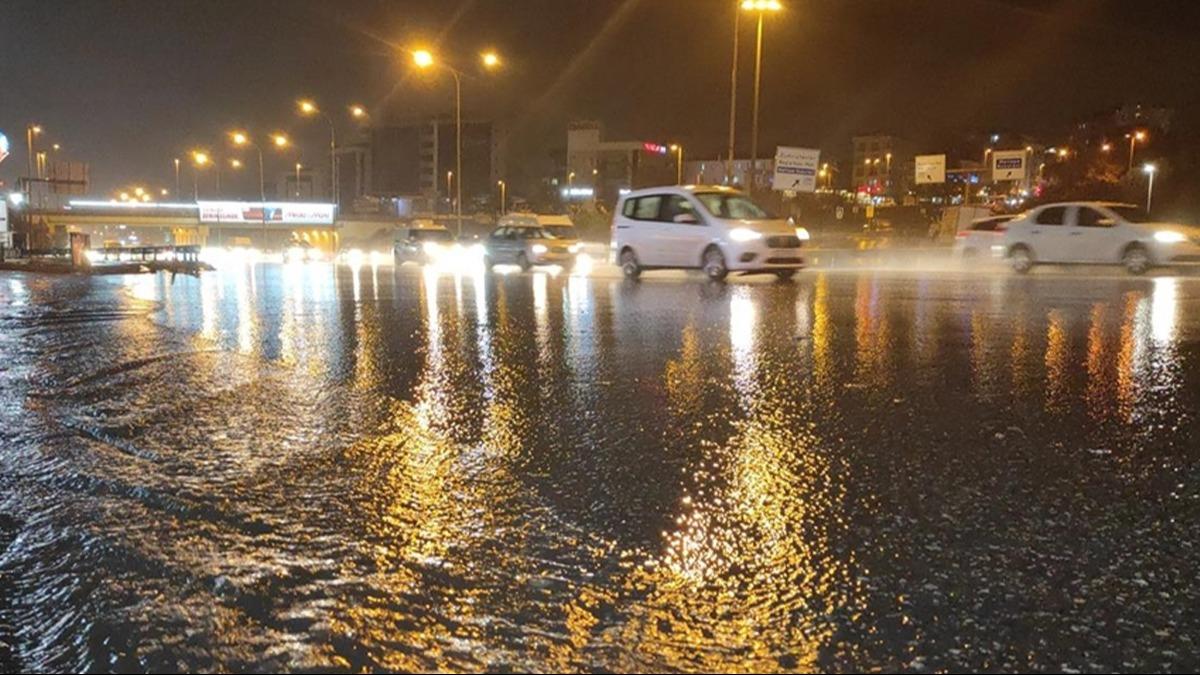 stanbul'da saanak etkili oldu: Aralar glkle ilerledi