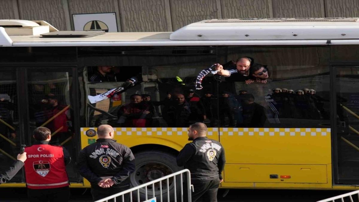 Beikta taraftar RAMS Park'a ulat