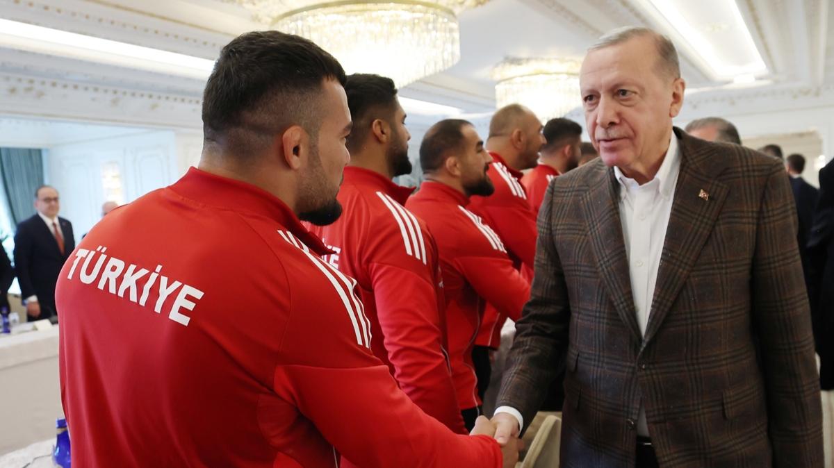 Cumhurbakan Erdoan Tarihi Krkpnar Yal Greleri ve Trkiye Yal Gre Ligi Boy birincilerini kabul etti