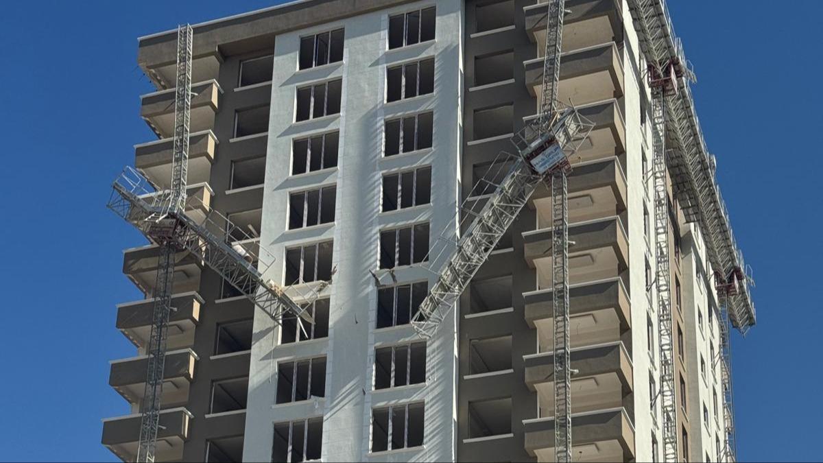 Ankara'da inaat facias: 12. kattan den yk asansr can ald  