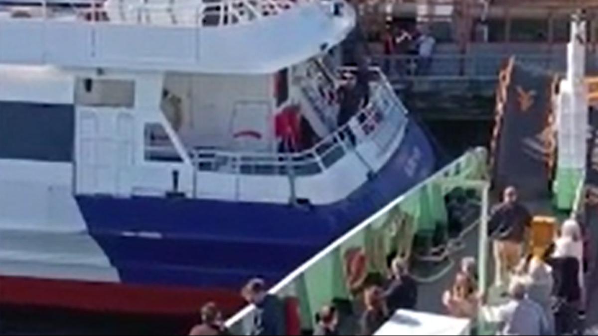 Sirkeci'de feribot iskeleye arpt: Olay yerine ekipler sevk edildi