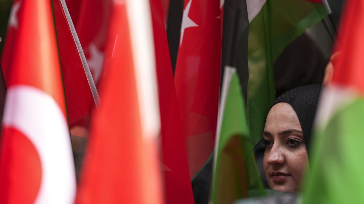stanbul'da, imam hatip liselerinin katlmyla Gazze iin 'Zincirlerden zgrle' etkinlii dzenlendi 