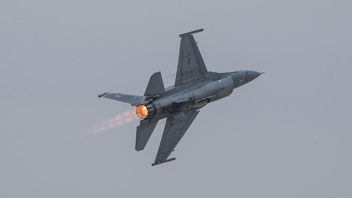 Yeni F-16'lar resmen teslim edildi: Sava uaklar hava ssnde  