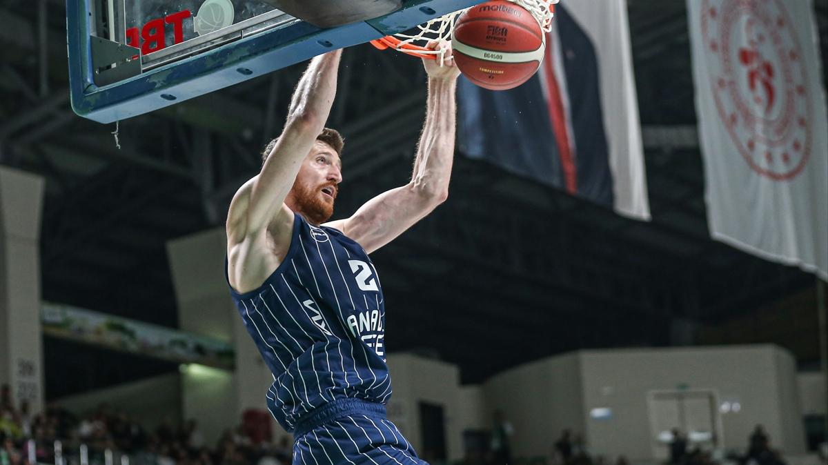 Anadolu Efes yarn Partizan deplasmannda