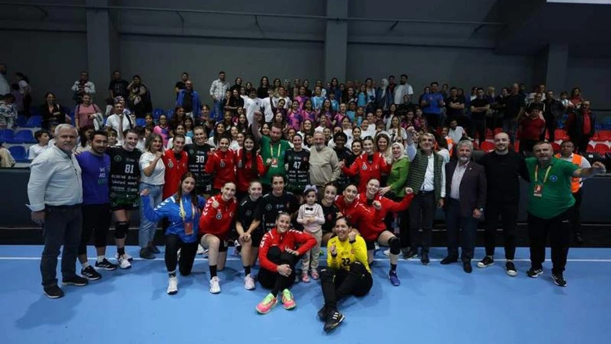 Bursa Bykehir Belediyespor Kadn Hentbol Takm'nn rakibi AEK oldu