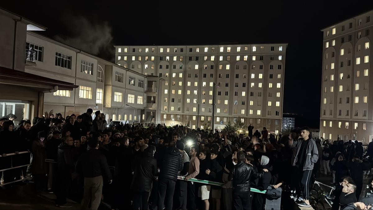 CHP'li belediye yine artmad: renciler su kesintisini protesto etti