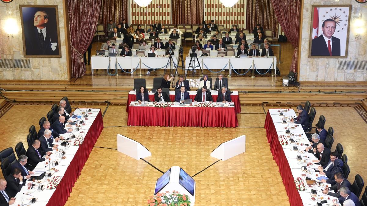 Kardelik ve Demokrasi Komisyonu topland