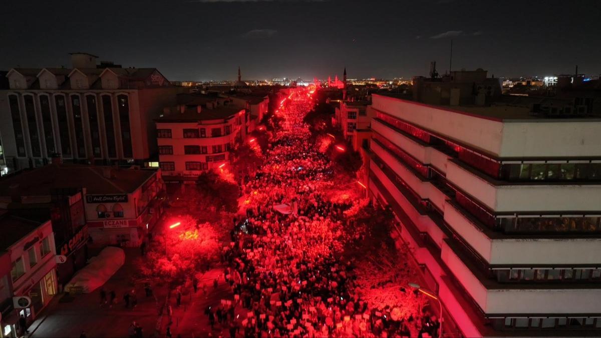 Vicdanlar ayaktayd! Konya'da 75 bin kii Gazze iin yrd