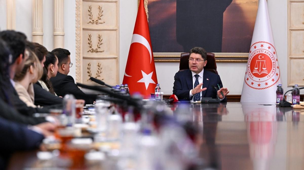 Yeni Anayasa ve Terrsz Trkiye: Bakan Tun'tan genlere gven mesaj