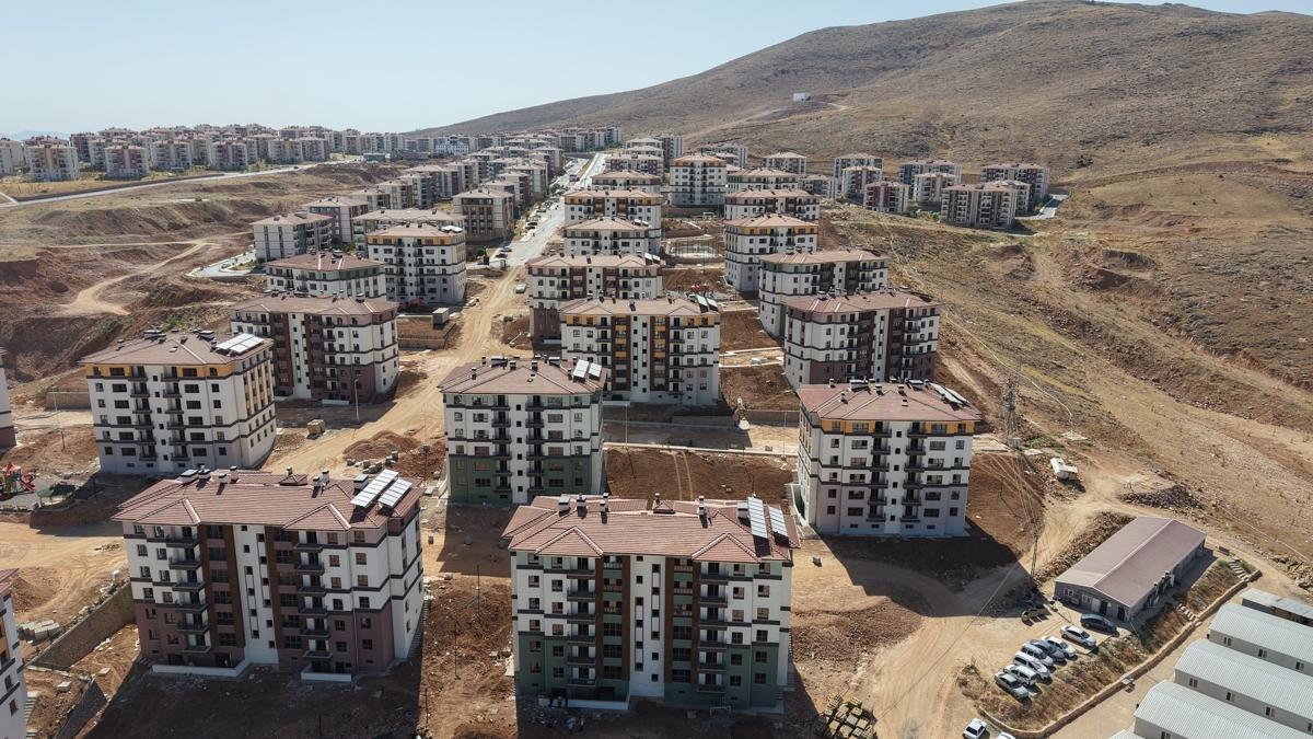 Bir gnde 550 yuva tamamlanyor... ''Deprem blgesinde destan yazyoruz''