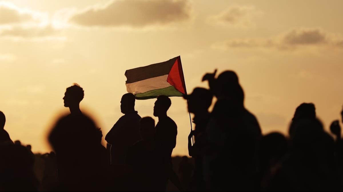 Cezayir'den tarihi ifa: Filistin'in ilan edildii sarayn bombalanmas planland