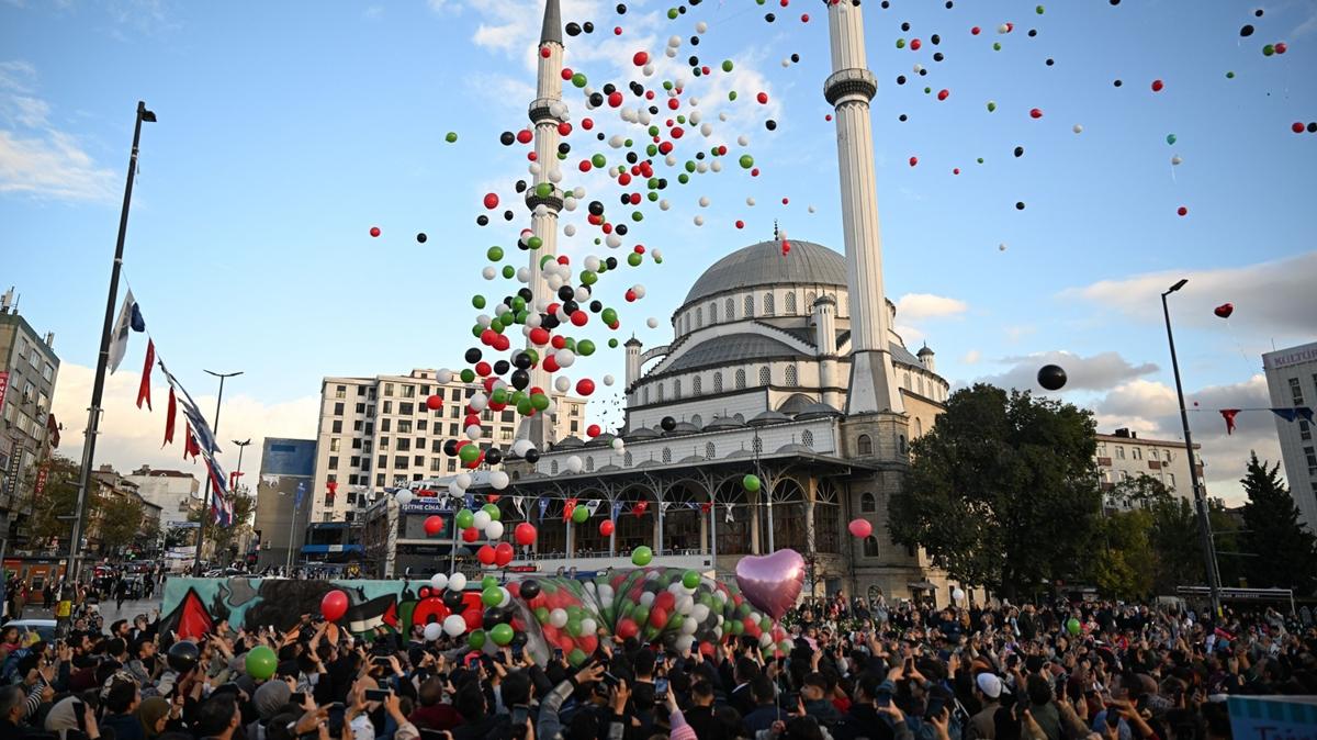 stanbul'da balonlar Gazze'deki kz ocuklar iin gkyzne brakld