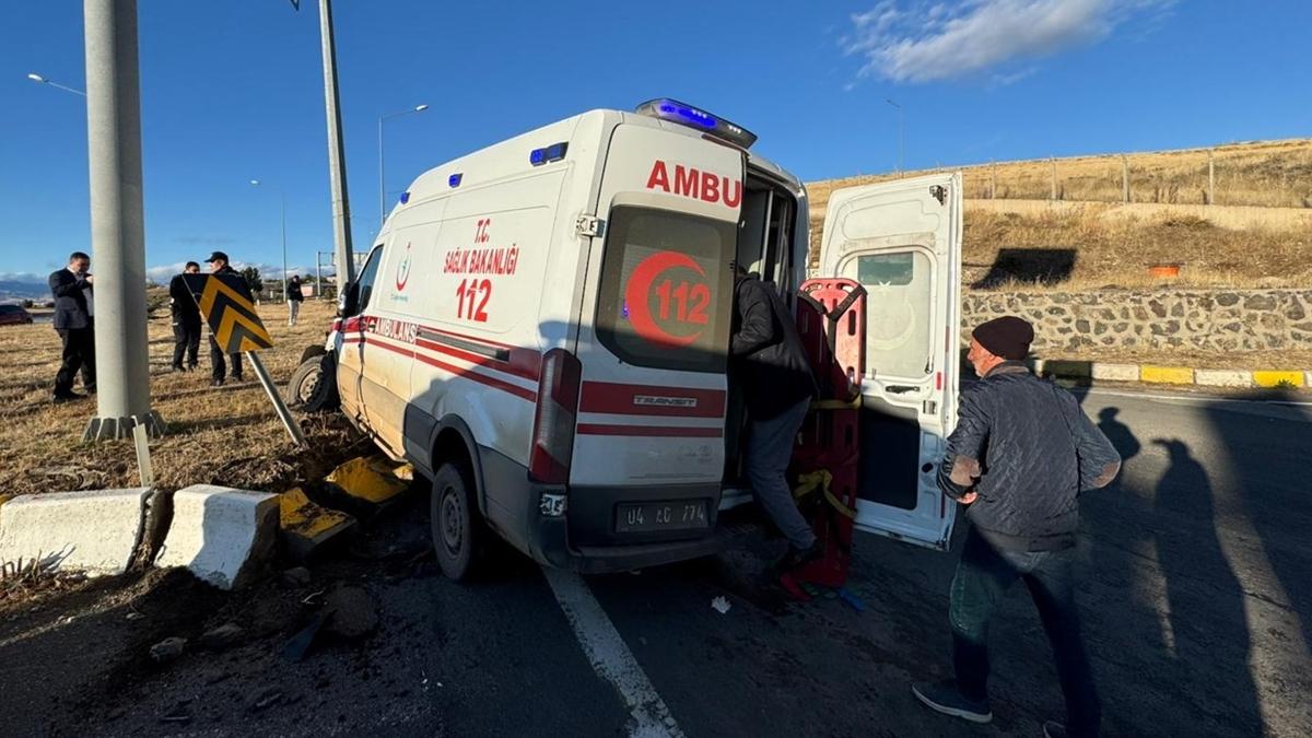 Ar'da ambulans ile kamyonet arpt: 7 kii yaral
