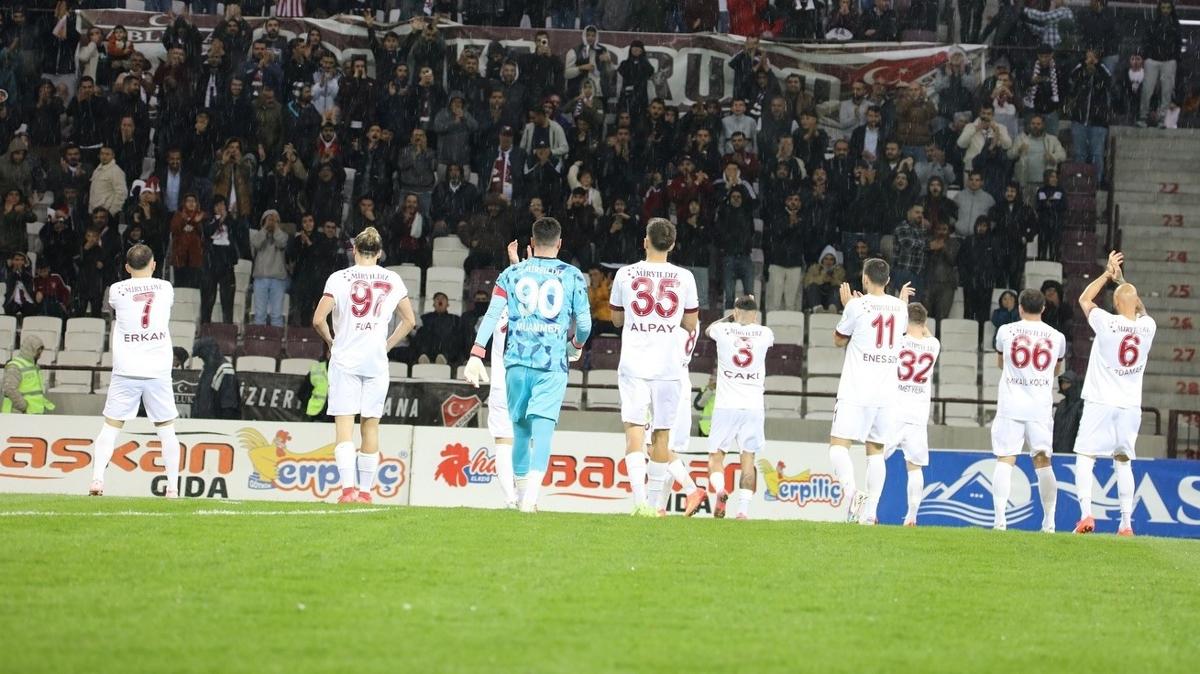 Elazspor yeni hocasyla 2'de 2 yapt  