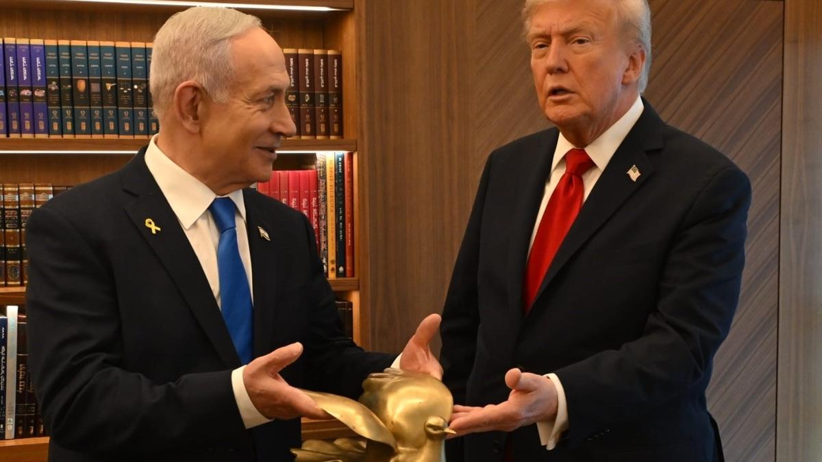 ''Gazze Kasab'' Netanyahu, Trump'a altn bar gvercini hediye etti